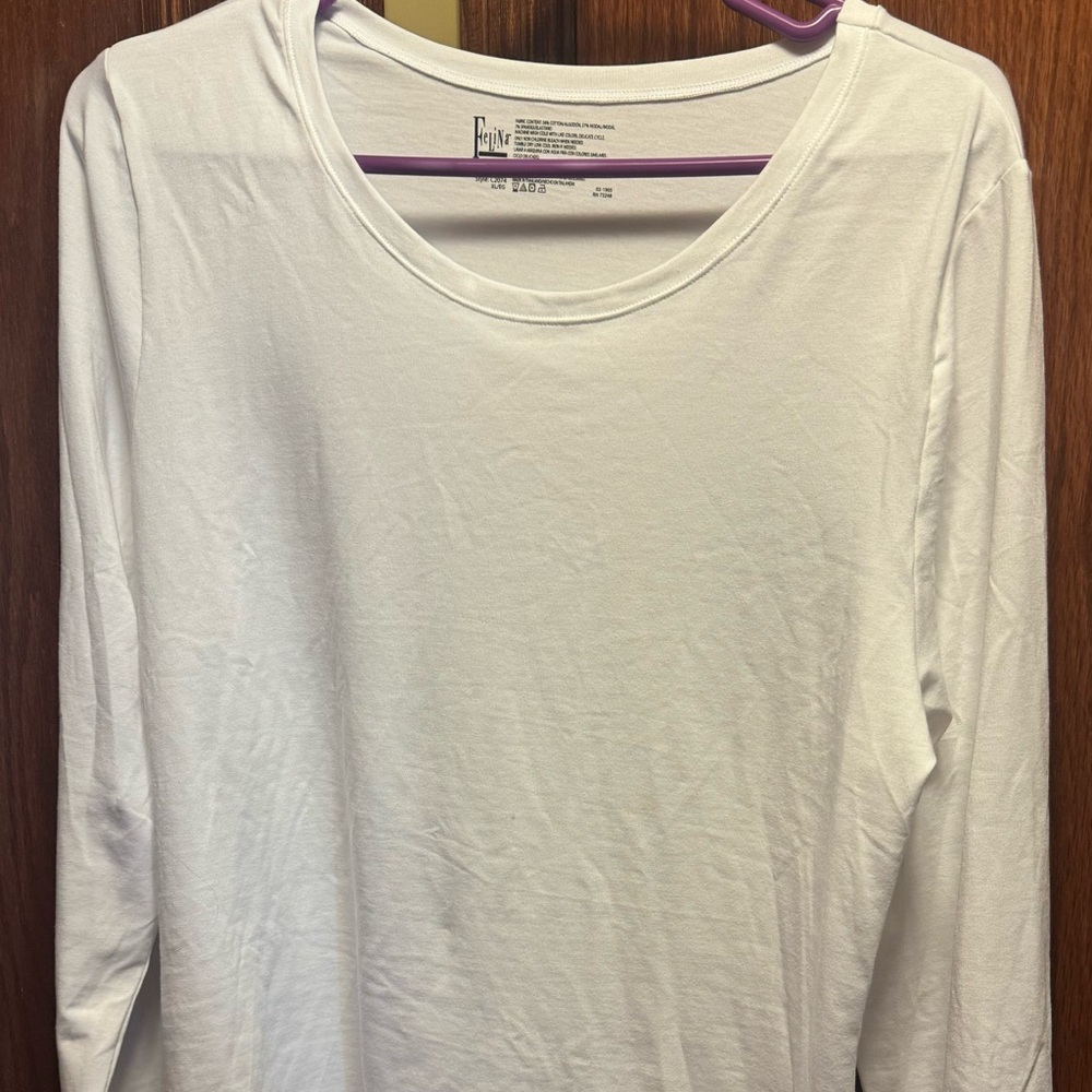 - Felina White long sleeve t shirt size XL. NwOT